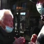 Nonnina di 90 anni vaccinata ma senza Green Pass bloccata dalla polizia