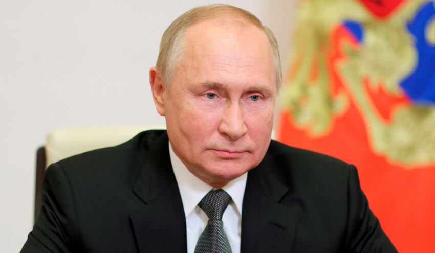 Vladimir Putin: “Omicron potrebbe essere un ‘vaccino naturale’ che avvicina la fine della pandemia”.