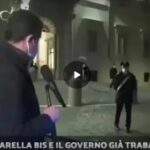 Inviato di Quarta repubblica: "sta salendo una folla par Mattarella" gira la telecamera ma non c'è nessuno