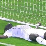 Malore in campo Ousmane Coulibaly crolla improvvisamente a terra per un attacco cardiaco