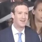 Il miliardario padrone di facebook la fa grossa si pulisce il naso con le dita e poi stringe la mano