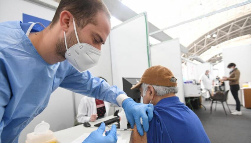 Covid: il Cdm vara all’UNANIMITÀ il decreto, obbligo di vaccino per gli over 50