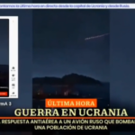 Il presentatore dice "guarda come un aereo russo bombarda un villaggio" ma è un videogioco "Arma 3" .