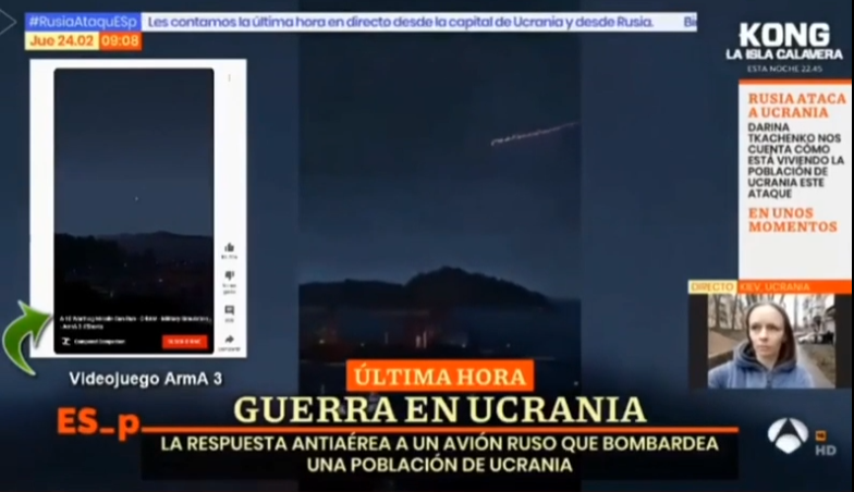 Il presentatore dice “guarda come un aereo russo bombarda un villaggio” ma è un videogioco “Arma 3” .