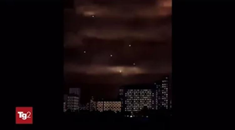 Pioggia di missili su kiev e il tg2 manda in onda il videogioco War Thunder