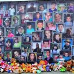 La lapide commemorativa inaugurata nel 2015  con i nomi dei 150 bambini uccisi nel Donbass dall'esercito ucraino