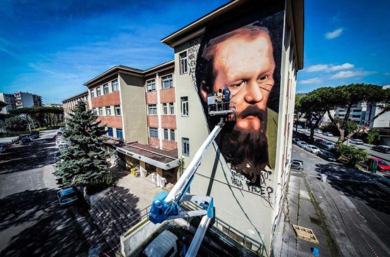 Putin elogia il murales di Dostoevskij a Napoli