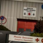 Malore dopo la partita di tennis nel centro sportivo a Locate: muore a 52 anni