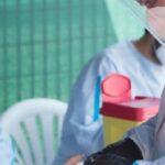Per un anno medici e infermieri ucraini scappati dalla guerra sostituiranno i camici bianchi No Vax sospesi