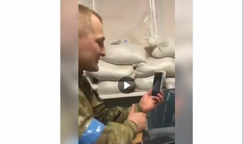 Ucraini chiamano al telefono la mamma di un soldato russo ucciso e le dicono: “di tuo figlio è rimasto solo il c**o”