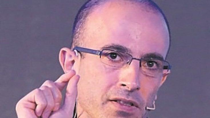 L’ebreo Yuval Noah Harari: la sorveglianza totale avverrà dall’interno dell’organismo umano