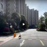 A Shanghai in lockdown cani robot per ricordare le regole ai cittadini