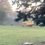 Malore in paese, l’elicottero atterra nel campo dell’oratorio di Azzate durante la festa