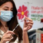 I vaccini anti-Covid potrebbero scatenare la fibrosi polmonare idiopatica: lo studio del Gemelli di Roma