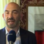 Genova, aggredito Matteo Bassetti : una signora gli ha versato addosso un cocktail con ghiaccio