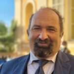 Tragedia al Liceo Cassini, preside trovato morto nel suo ufficio, colto da un malore improvviso