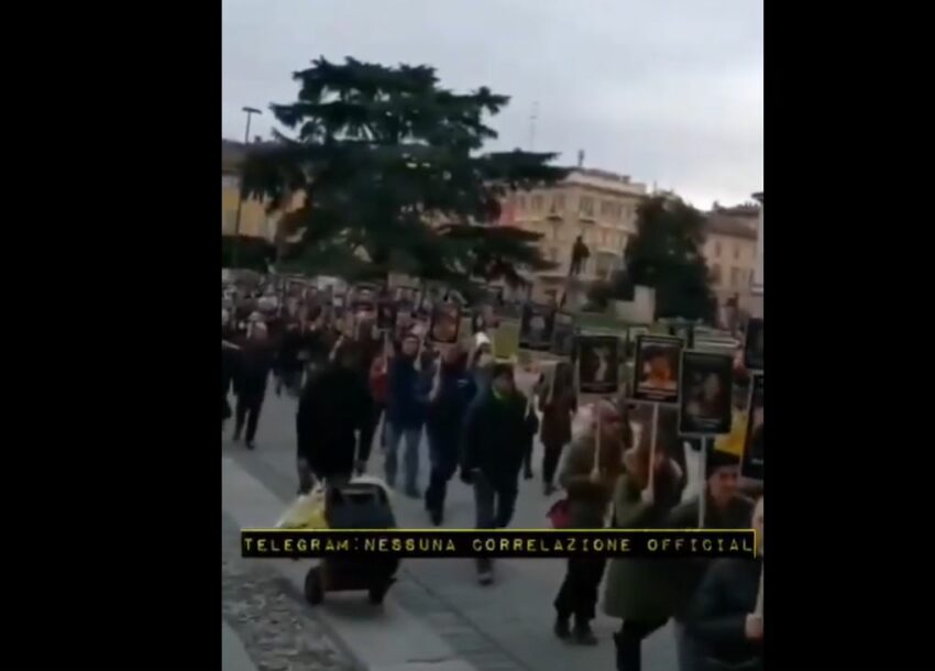 Manifestazione a Parma: Cittadini ricordano, le persone morte per effetti avversi ai vaccini