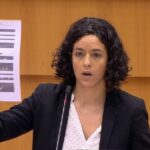 Eurodeputata Aubry a von der Leyen: come ha potuto la Commissione Europea accettare di inchinarsi così a Big Pharma?