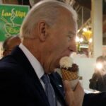 Biden abbandona la diretta per un gelato