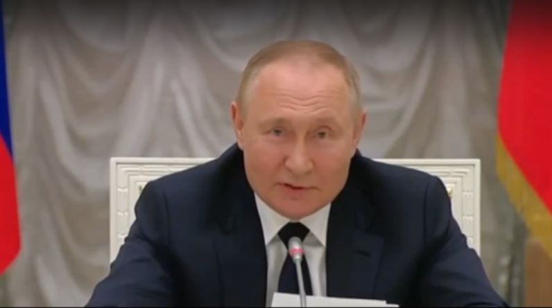 Putin risponde a coloro che desiderano sconfiggere la Russia in battaglia: “lascia che ci provino”