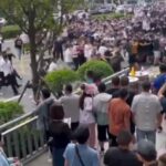 Cina, protestano risparmiatori truffati: la polizia li blocca con l'app di tracciamento Covid
