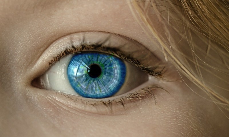 Un caso report di distacco della retina in entrambi gli occhi in una ragazza di 22 anni dopo vaccino Moderna Covid-19
