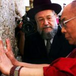 Dalai Lama : la terra è saccheggiata dai poveri quando soffrono la fame, mangiano qualsiasi cosa, erba, insetti.