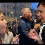 Boldrini contestata in piazza da giovani femministe : vada via da questa piazza non ci rappresenta