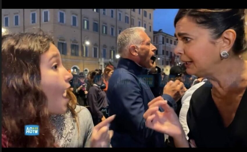 Boldrini contestata in piazza da giovani femministe : vada via da questa piazza non ci rappresenta
