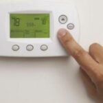 I vigili nelle case per controllare i termostati
