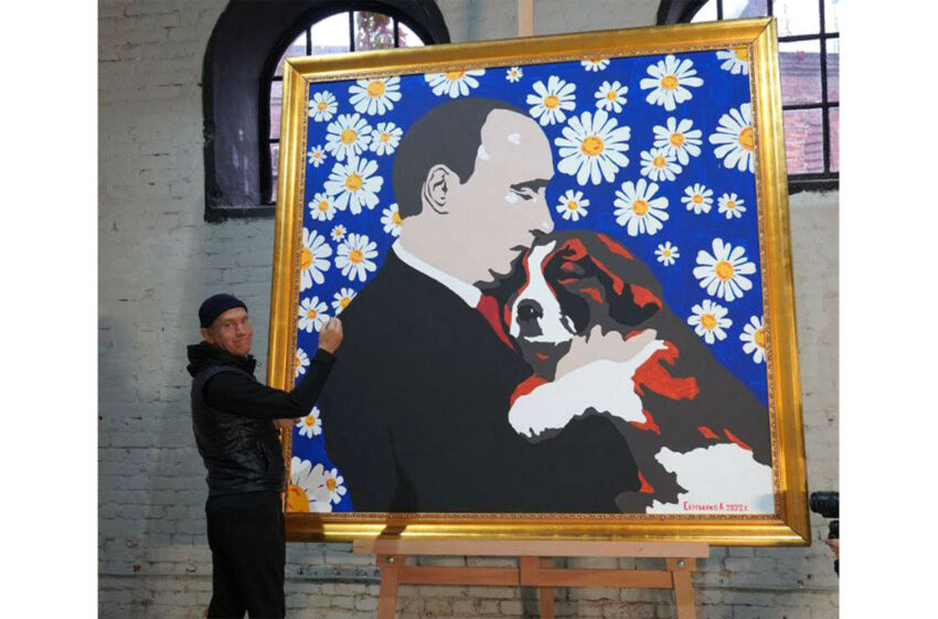 L’artista Sergienko ha ricreato il ritratto di Putin, riflette la crescita del territorio della Russia