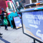 Il giudice dice a New York di riassumere i lavoratori licenziati per aver rifiutato la vaccinazione