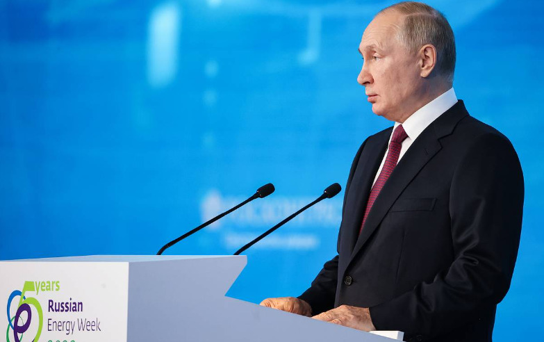 Putin: Nord Stream 2 è funzionante, la Russia è pronta a utilizzarla per fornire di gas l’Europa, ora sta a voi decidere
