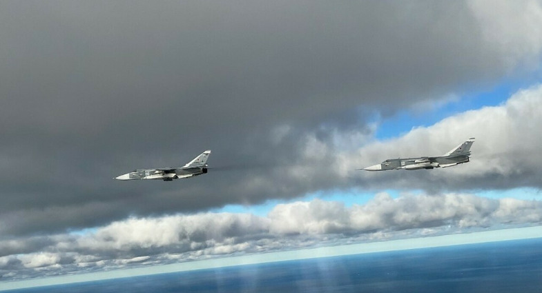 Aerei russi a ridosso dei confini Nato, due caccia italiani volano per intercettarli