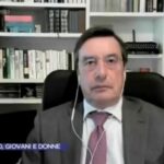 Vaccini, la denuncia di Massimo De Manzoni: "Effetti avversi non comunicati agli italiani"