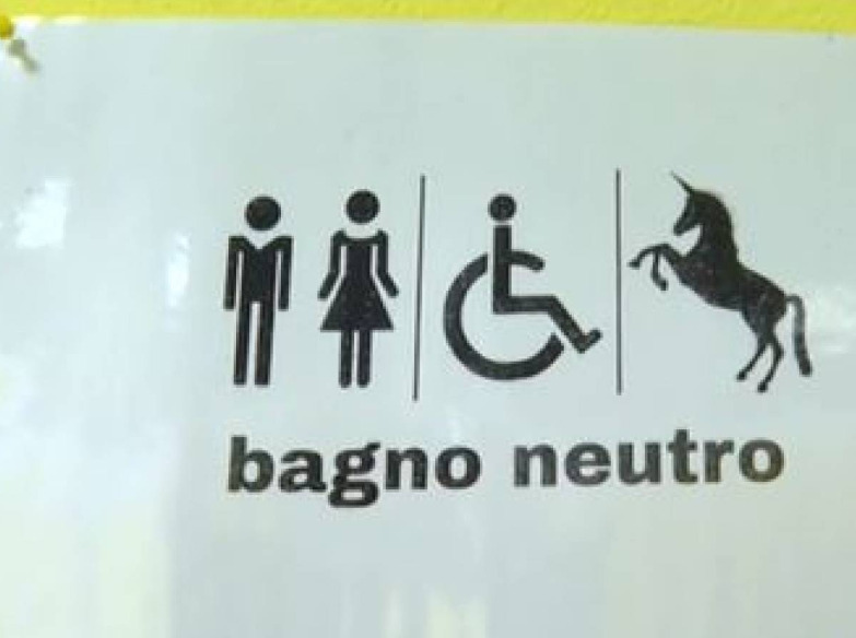 A scuola arrivano i bagni “no gender”: la follia radical chic del liceo di Milano