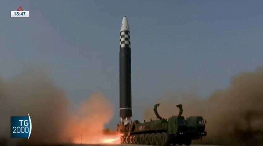 Dopo l’ennesima provocazione degli USA di fronte alle coste della Corea del Nord, Kim risponde con una raffica di missili