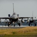 Ucraina, Biden: "Gli Usa non invieranno i caccia F-16 a Kiev". Macron invece non lo esclude
