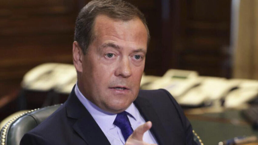 Medvedev: le richieste di Kiev di fornire sottomarini sono assurde, considerando che “presto il regime di Kiev non avrà più un mare”
