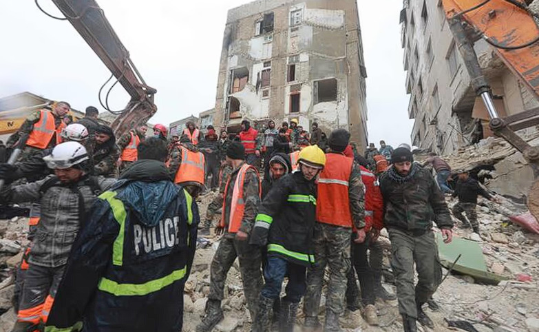 Terremoto in Turchia e Siria, più di 1.500 morti. Erdogan: ‘Il più grande disastro dal 1939’. Putin: pronti a fornire assistenza