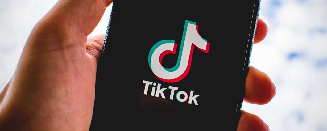 Ue chiede a dipendenti di disinstallare l’app TikTok: app vietata a tutti i dipendenti della Commissione