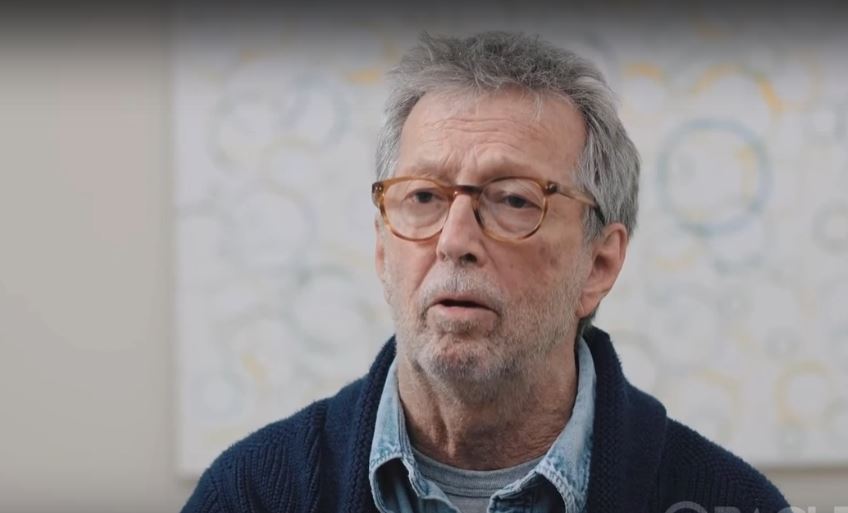 Eric Clapton: “Non riesco a dormire a causa del dolore… il vaccino ha preso il mio sistema immunitario e l’ha scosso”