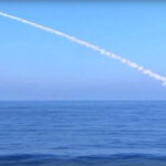 Sottomarino russo colpisce un bersaglio a 1000 km di distanza durante un'esercitazione nel Mar del Giappone
