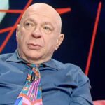 Mauro Coruzzi 'Platinette' colpito da ictus ischemico, in tv diceva: quarta dose fatta... chi se ne frega cosa ci inoculano