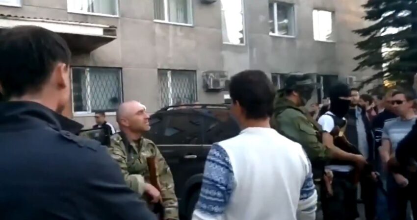 Quello che la tv non vi ha mai fatto vedere: 11 maggio 2014, il battaglione Dnipro spara sui civili del Donbass facendo morti e feriti