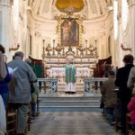 Raffica di malori improvvisi in chiesa nella domenica delle palme, 15 persone soccorse