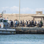 Allarme Frontex: balzo record di sbarchi, in un anno aumentati di nove volte. Italia dichiara lo stato di emergenza