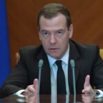 Medvedev: Gli Stati Uniti devono risarcire la Russia per la distruzione di Artemovsk, Mariupol e altri luoghi