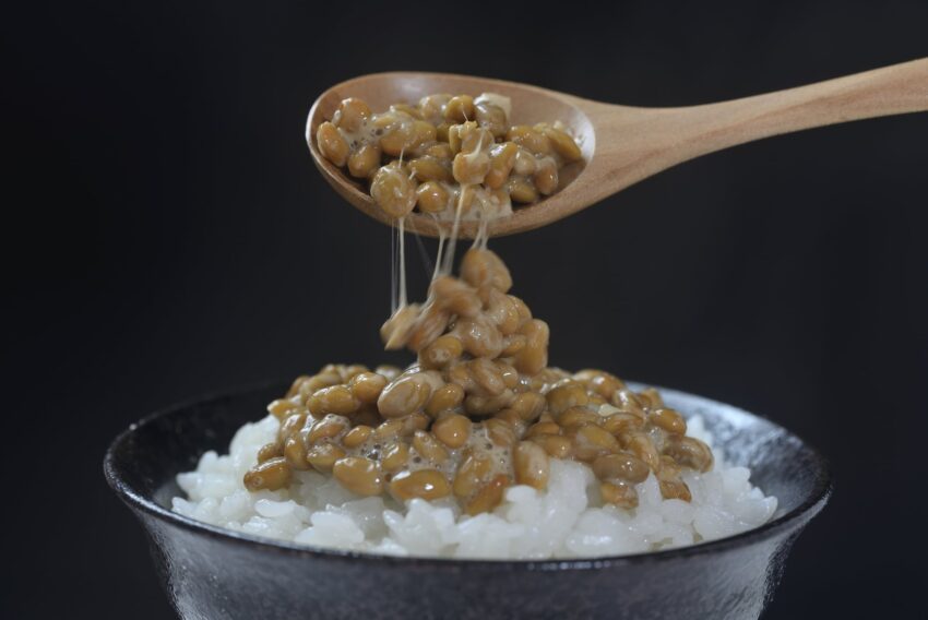 Natto: l’alimento giapponese che supera le statine nel ridurre le placche aterosclerotiche e controllare il colesterolo.
