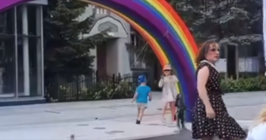 Polonia sotto shock: Transgender sconvolge la Marcia LGBT con slogan sulla doppia penetrazione davanti a bambini piccoli.